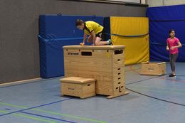 Kinder spielen beim "Sport vor Ort"-Cup Fußball